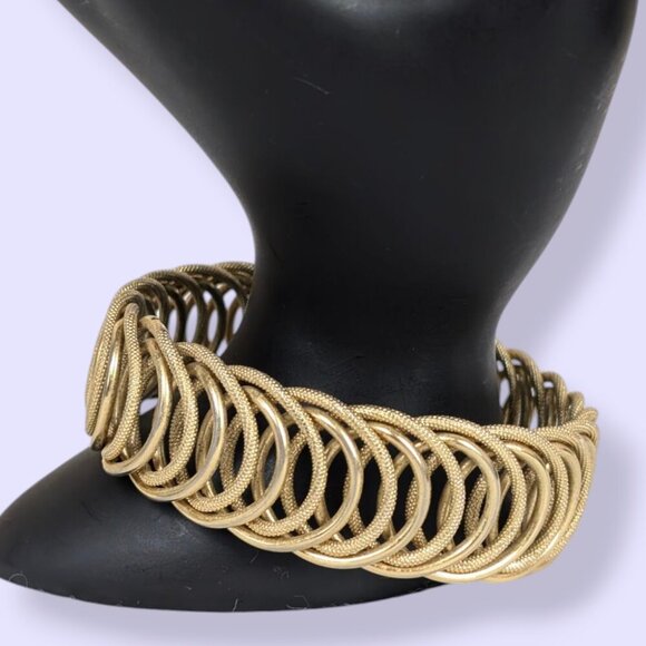 Round Gold Link Bracelet - Picture 2 of 6